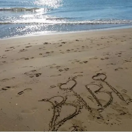 Cozy With Shared Pool Apartmán