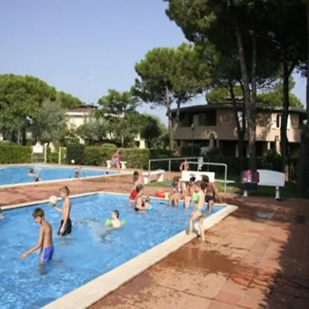 Apartman Cozy With Shared Pool