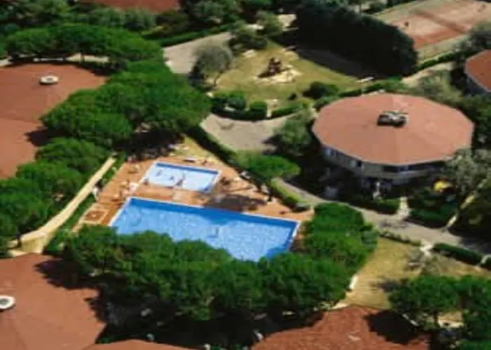 Cozy With Shared Pool Apartament