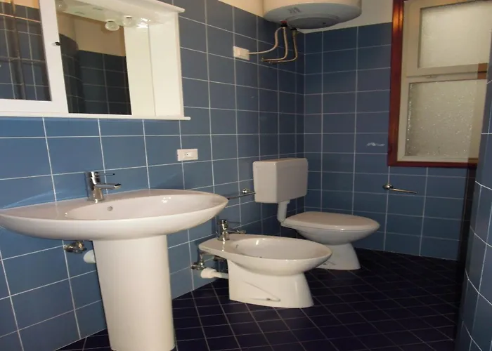 Cozy With Shared Pool Apartament